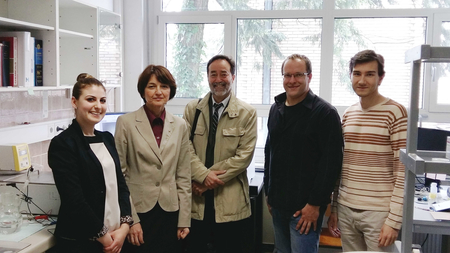 slika: Prof. Fedrizzi with members of K3's Laboratory for Electrochemistry.