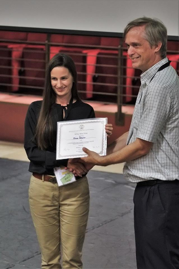 Figure: Klara Čebular receiving the prize from the jury member, prof. dr. Philip Jessop, one of the leading researchers in the field of green chemistry in Canada.
